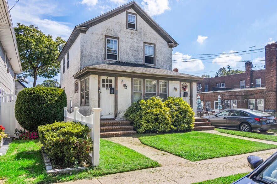 2 Carleton Pl, North Baldwin, NY à vendre - Photo de l’immeuble – Image 3 sur 9