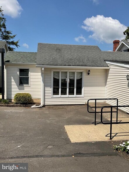 300 Spruce St, Doylestown, PA à vendre - Photo de l’immeuble – Image 3 sur 28