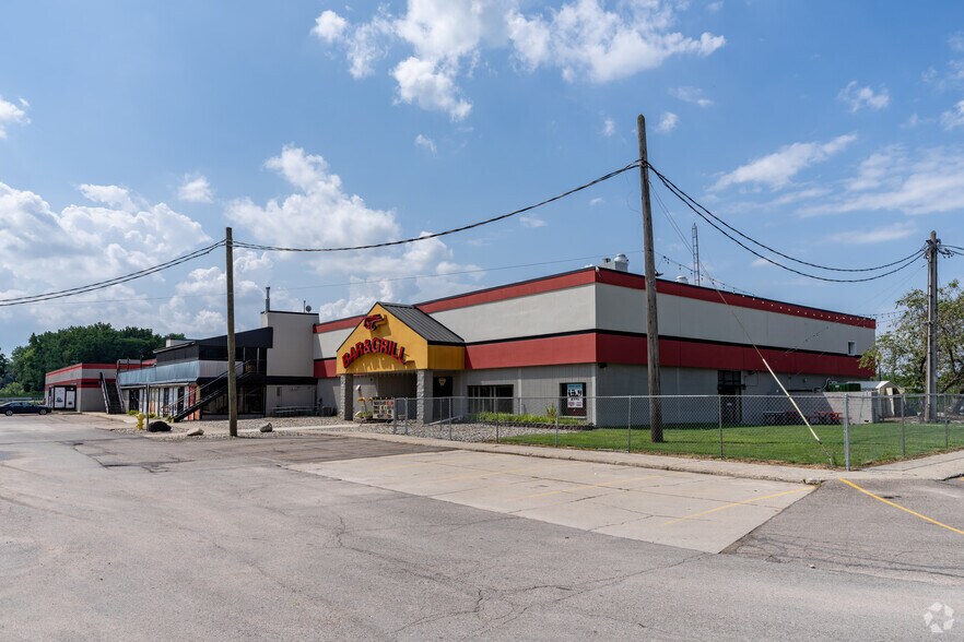 40501 Production Dr, Harrison Township, MI à vendre - Photo de l’immeuble – Image 2 sur 4