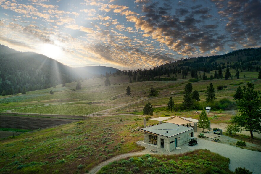 26405 Garnet Valley Rd, Summerland, BC à vendre - Photo de l’immeuble – Image 3 sur 29