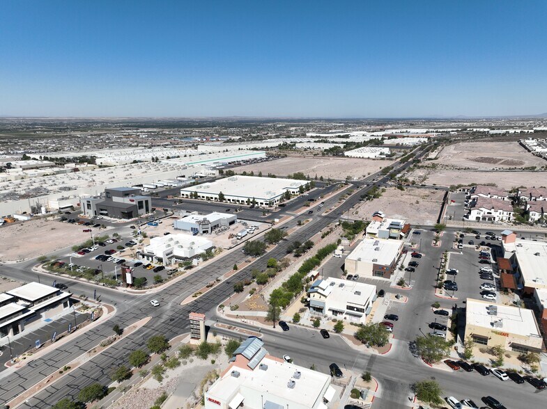 1575 N Resler Dr, El Paso, TX à louer - Photo de l’immeuble – Image 3 sur 18