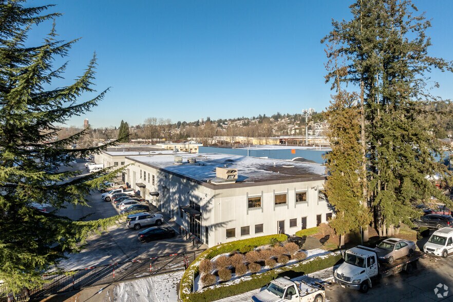204 Cayer St, Coquitlam, BC à vendre - Aérien – Image 2 sur 4