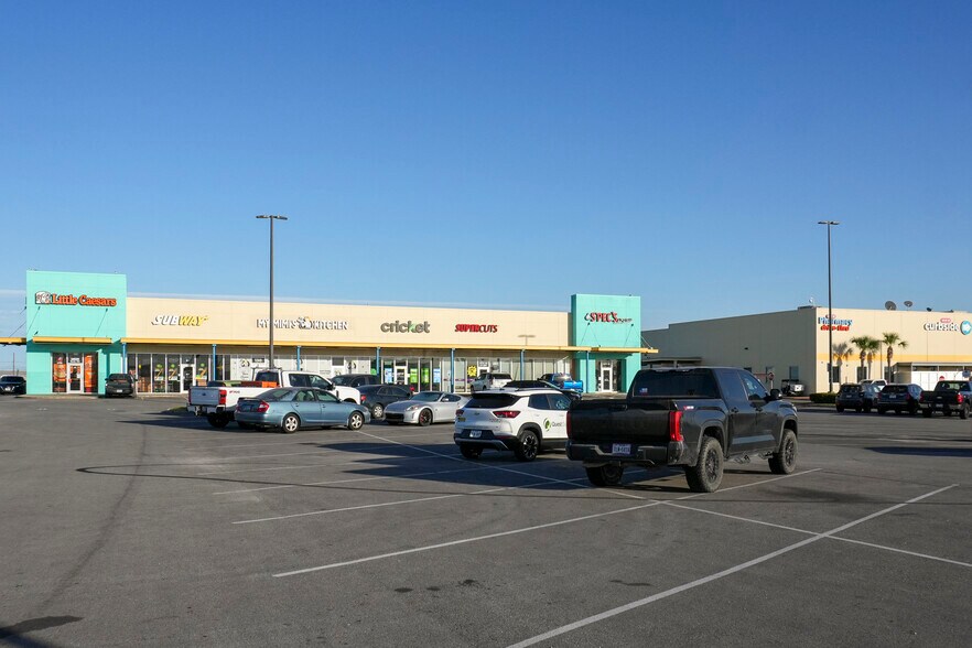 10529 S Padre Island Dr, Corpus Christi, TX à louer - Photo de l’immeuble – Image 1 sur 3