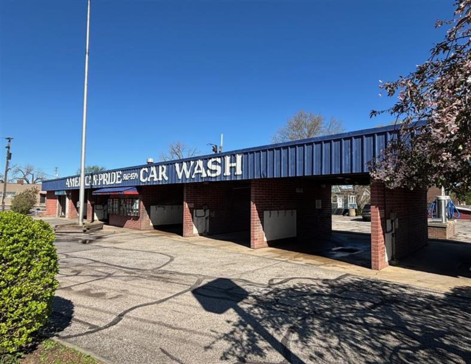 8410 Detroit Ave, Cleveland, OH à vendre Photo principale– Image 1 sur 5