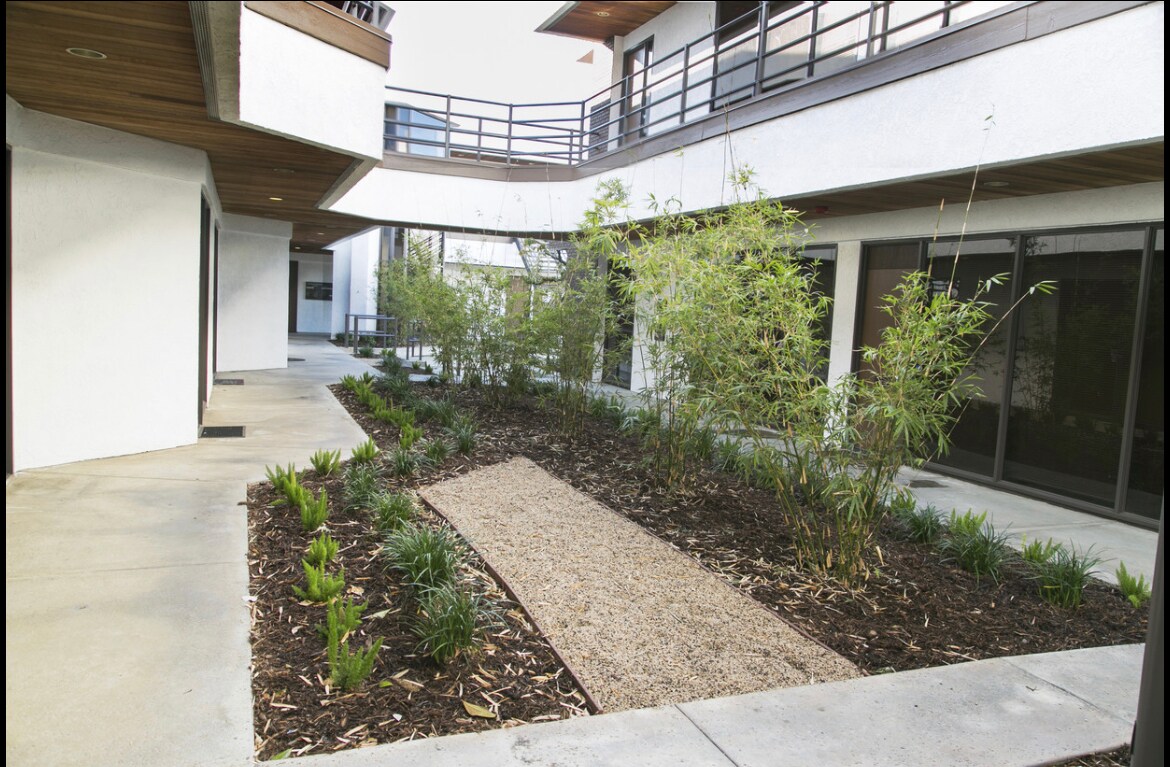 1122 E Lincoln Ave, Orange, CA à louer Photo de l’immeuble– Image 1 sur 15