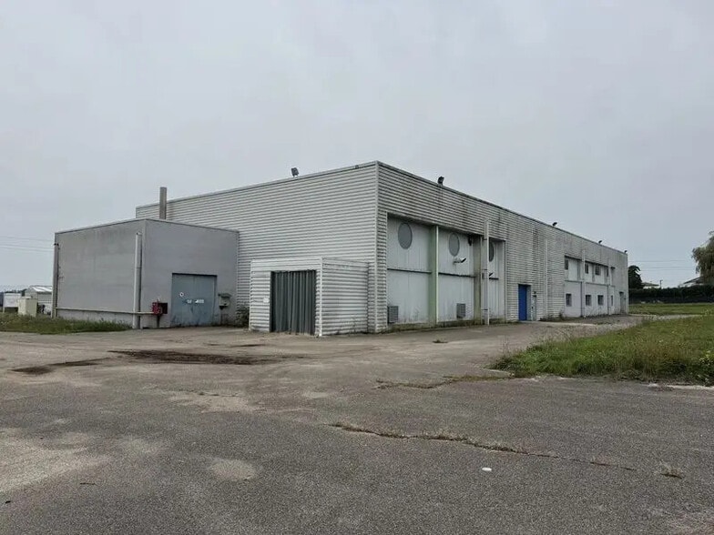 Bureau dans Manziat à louer - Photo de l’immeuble – Image 3 sur 12