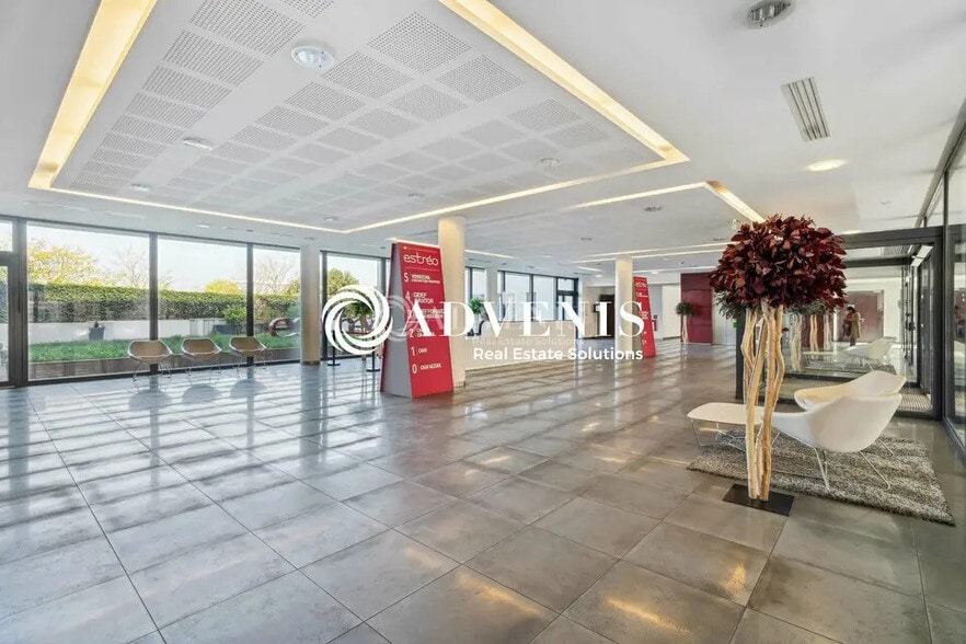 Bureau dans Rosny-sous-Bois à louer - Hall d’entrée – Image 2 sur 12