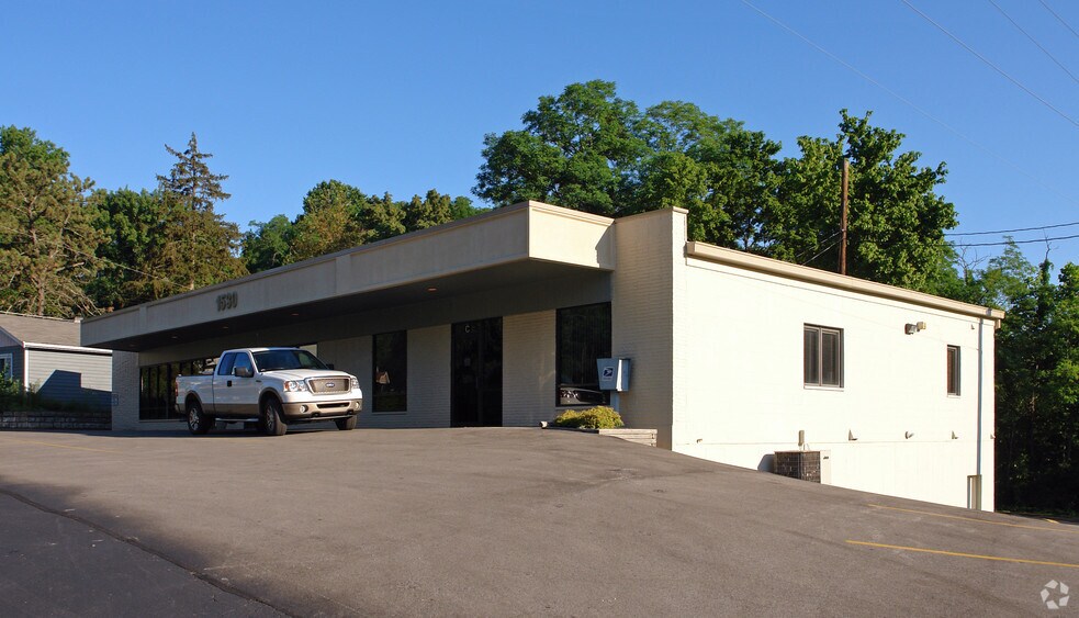 1530 Amsterdam Rd, Ft Wright, KY à louer - Photo principale – Image 1 sur 9