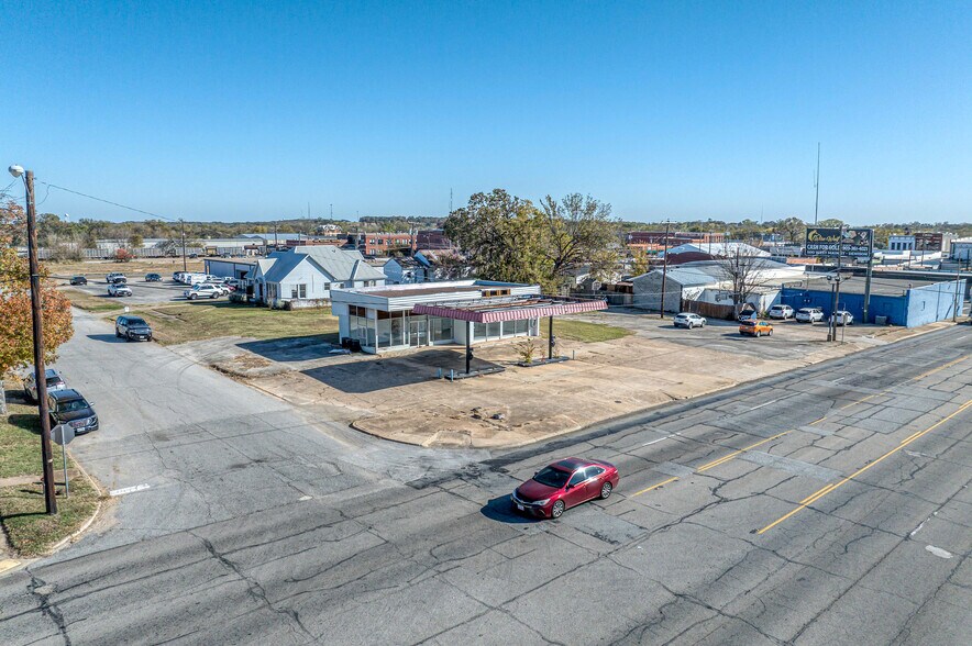 212 N Austin Ave, Denison, TX à vendre - Photo de l’immeuble – Image 2 sur 23