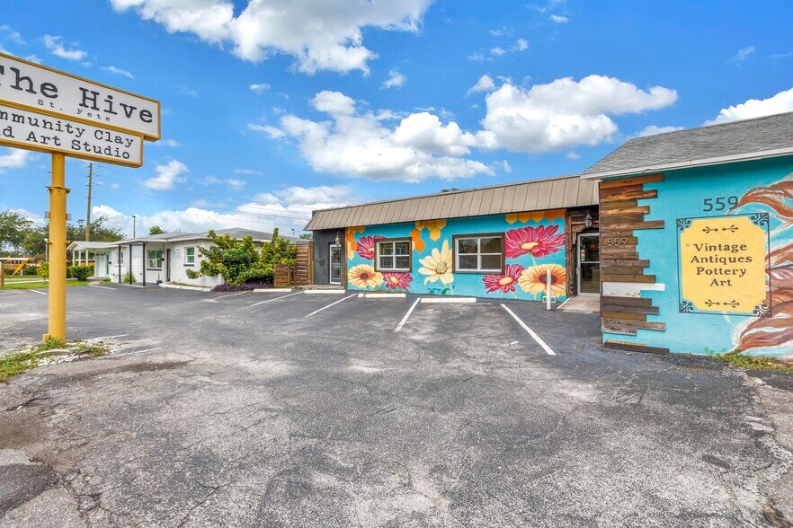 559 49th St S, Saint Petersburg, FL à vendre - Photo de l’immeuble – Image 3 sur 23