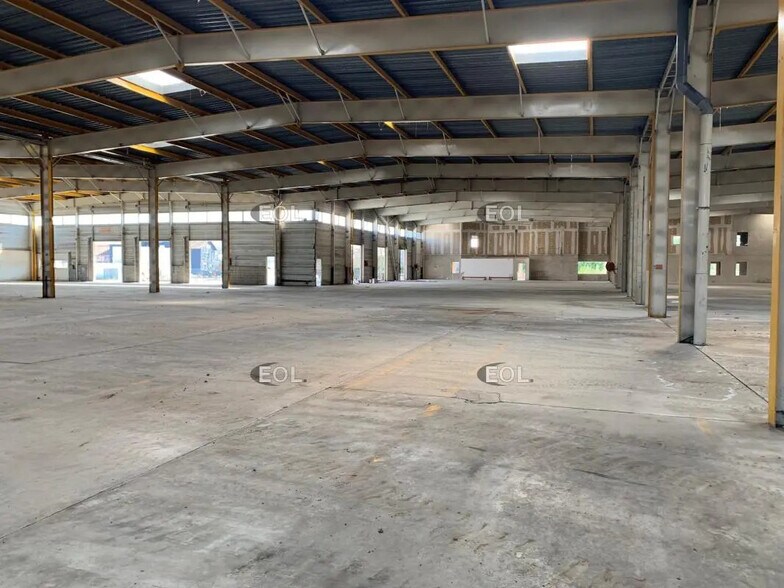 Industriel/Logistique dans Avignon à louer - Photo de l’immeuble – Image 3 sur 5