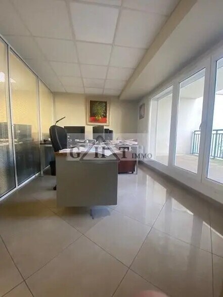 Local commercial dans Alfortville à louer - Photo intérieure – Image 2 sur 4