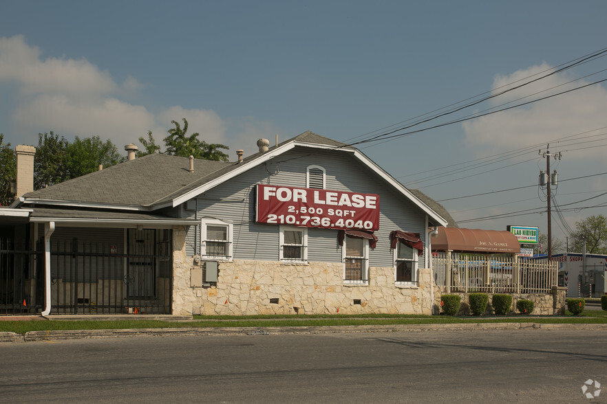 1139 W Hildebrand Ave, San Antonio, TX à louer - Photo de l’immeuble – Image 2 sur 11