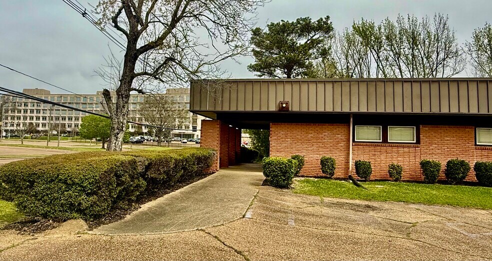 1814 Hospital Dr, Jackson, MS à vendre - Photo de l’immeuble – Image 2 sur 15