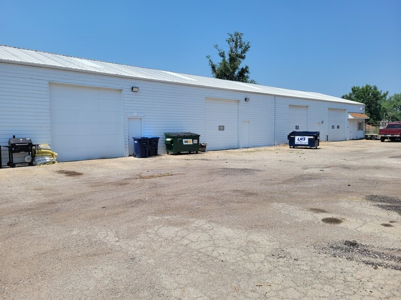 57 Baseline Rd, Oswego, IL à louer - Photo de l’immeuble – Image 1 sur 1