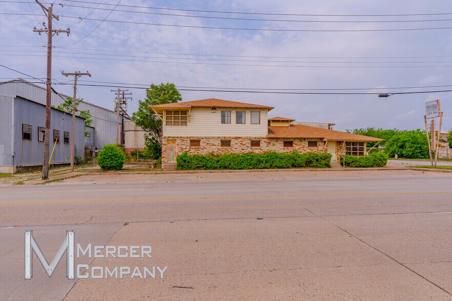 2300 S Main St, Fort Worth, TX à louer - Photo de l’immeuble – Image 2 sur 5