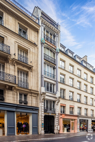 36 Rue Saint-Sulpice, Paris à louer - Photo de l’immeuble – Image 2 sur 5