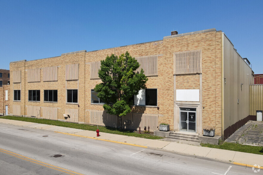 227 S River St, Aurora, IL à louer - Photo principale – Image 1 sur 7