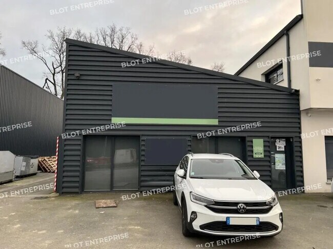 Plus de détails pour Bureau, Industriel/Logistique à louer