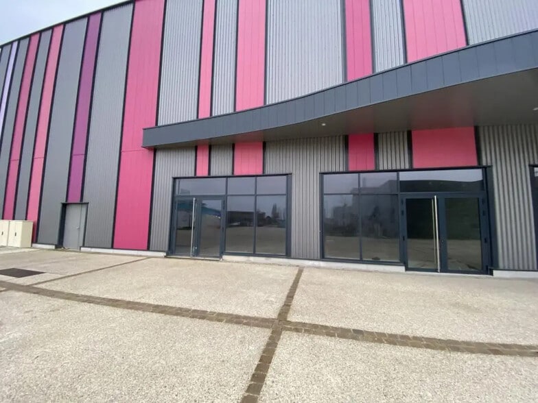 Local commercial dans Dreux à louer - Photo de l’immeuble – Image 3 sur 8