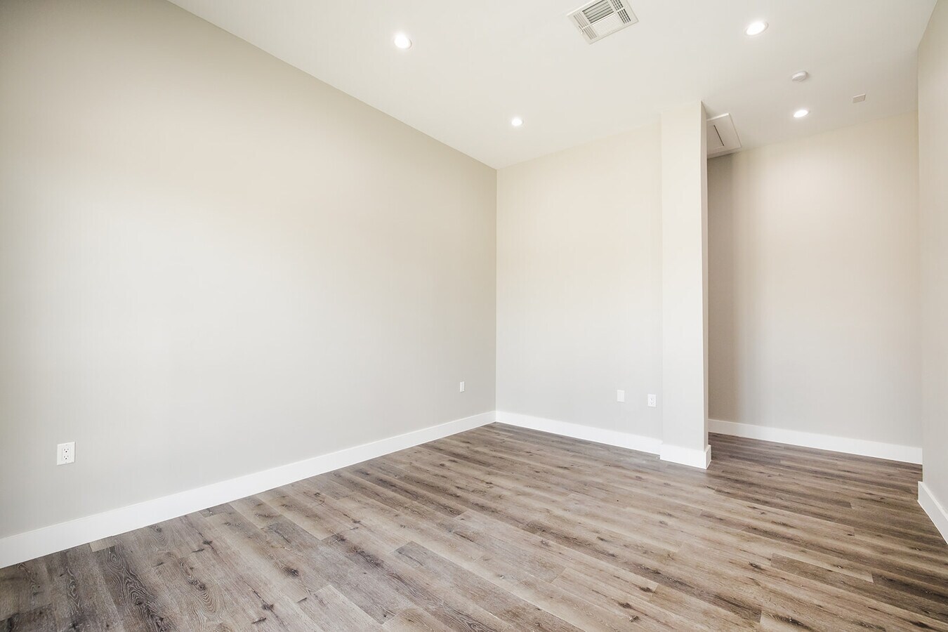8525 N Sam Houston Pkwy E, Humble, TX 77396 - Lot 105 -  - Photo intérieure - Image 1 of 19