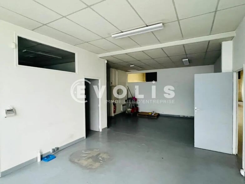 Local d’activités dans Champs-sur-Marne à louer - Photo intérieure – Image 3 sur 7