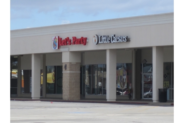 1001-1039 Nederland Ave, Nederland, TX à louer - Photo de l’immeuble – Image 3 sur 5
