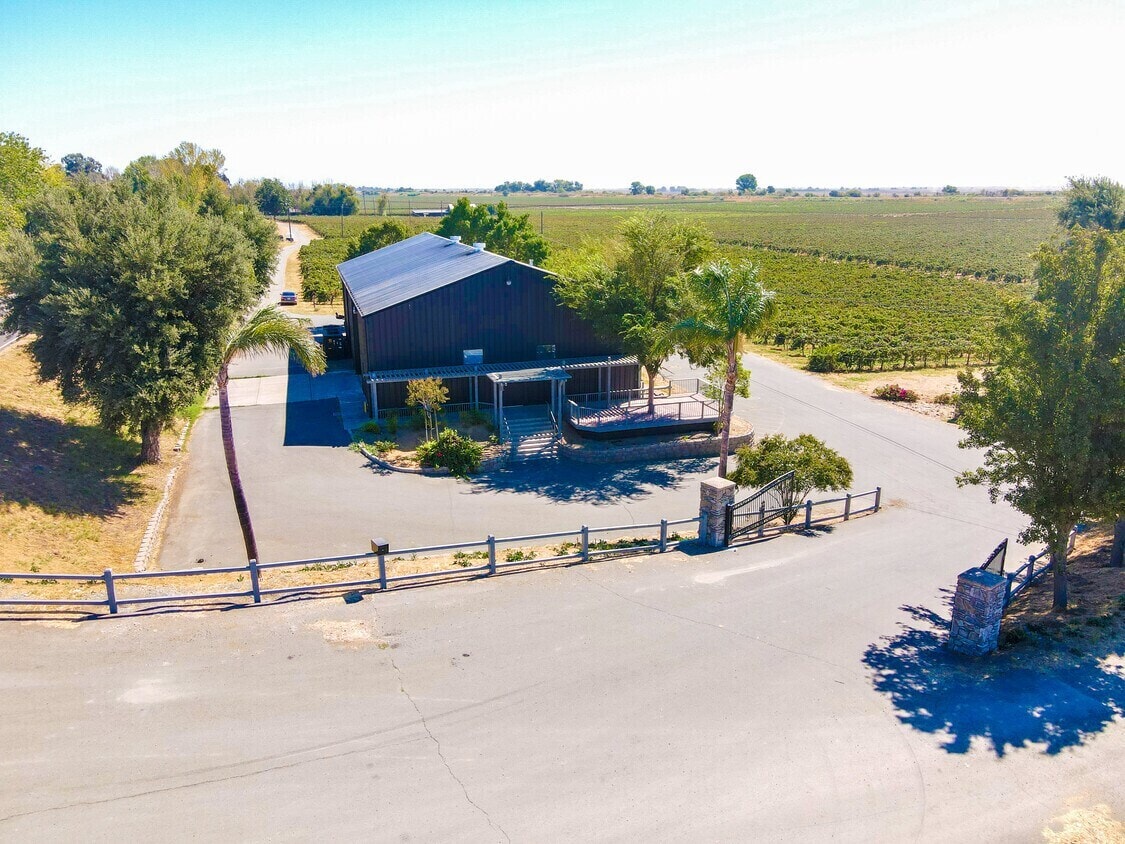 15511 Isleton Rd, Isleton, CA à louer Photo de l’immeuble– Image 1 sur 1