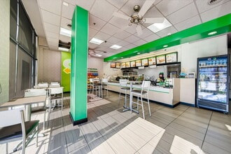 6115 Santa Monica Blvd, Los Angeles, CA à louer Photo intérieure– Image 1 sur 10