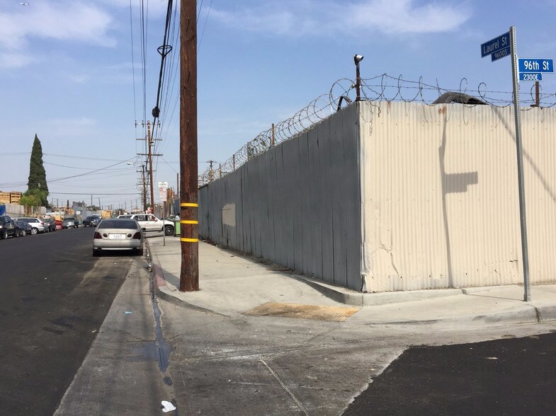 9527 S Alameda St, Los Angeles, CA à louer - Photo de l’immeuble – Image 3 sur 12