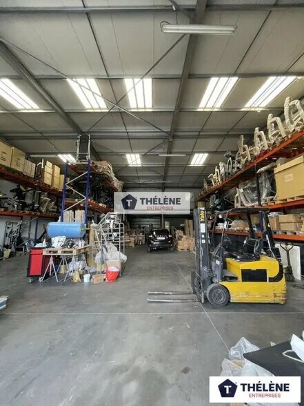 Local d’activités dans Cournonsec à louer - Photo de l’immeuble – Image 3 sur 5