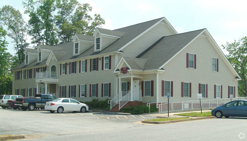 2505 Pocoshock Pl, North Chesterfield, VA à vendre - Photo de l’immeuble – Image 3 sur 16