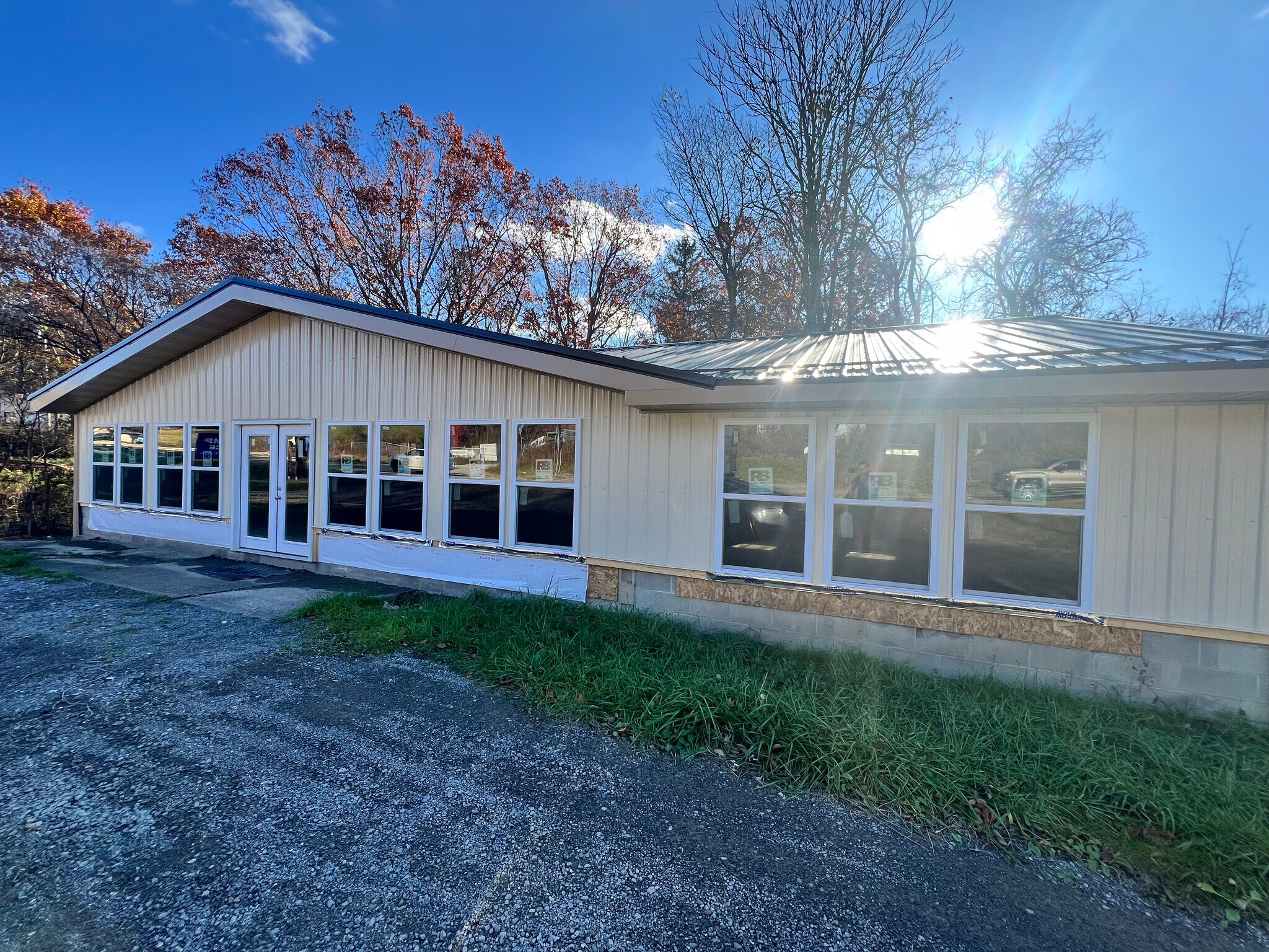 1647 Evans City Rd, Evans City, PA à louer Photo de l’immeuble– Image 1 sur 8