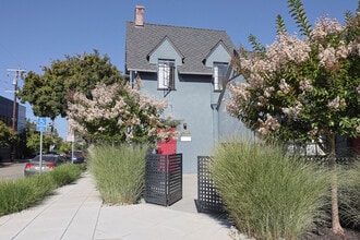 2912 Telegraph Ave, Berkeley, CA à louer Photo de l’immeuble– Image 2 sur 9