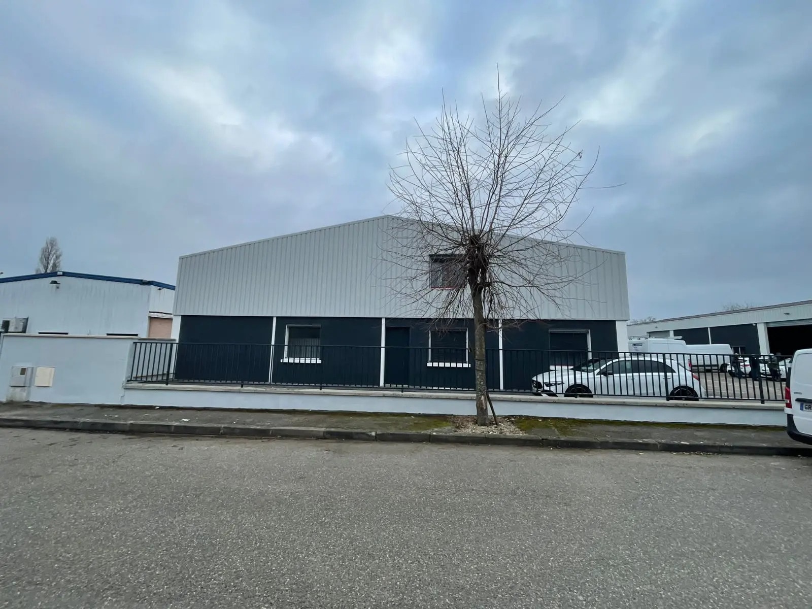 Local d’activités dans Meyzieu à louer Photo de l’immeuble– Image 1 sur 3