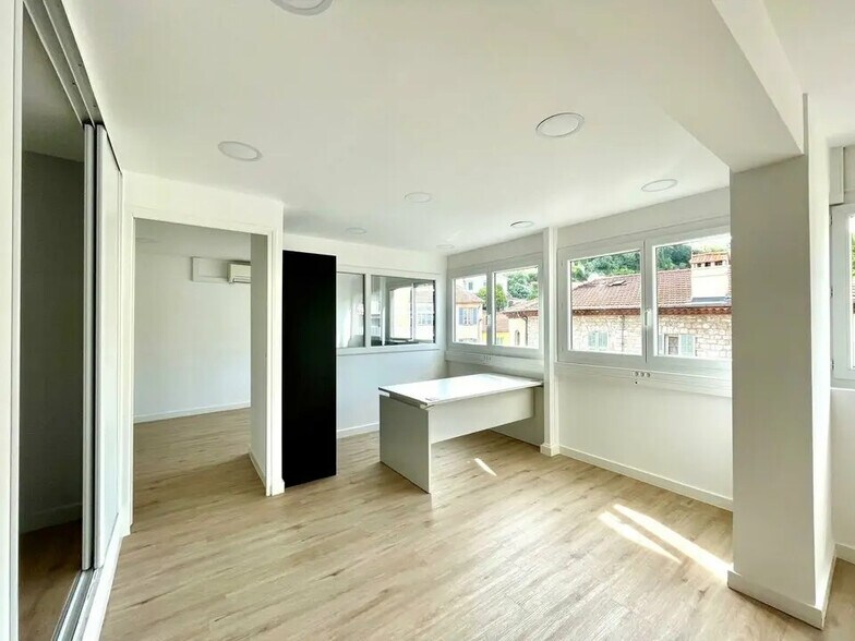 Bureau dans Cagnes-sur-Mer à louer - Photo de l’immeuble – Image 3 sur 6