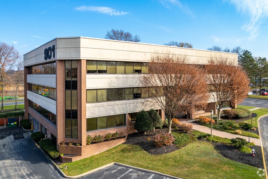 901 Lincoln Dr W, Marlton, NJ à louer - Photo de l’immeuble – Image 2 sur 8