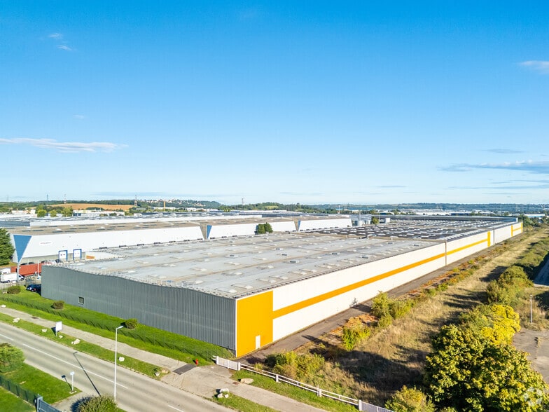27 Avenue Des Arrivaux, Saint-Quentin-Fallavier à louer - Aérien – Image 2 sur 2