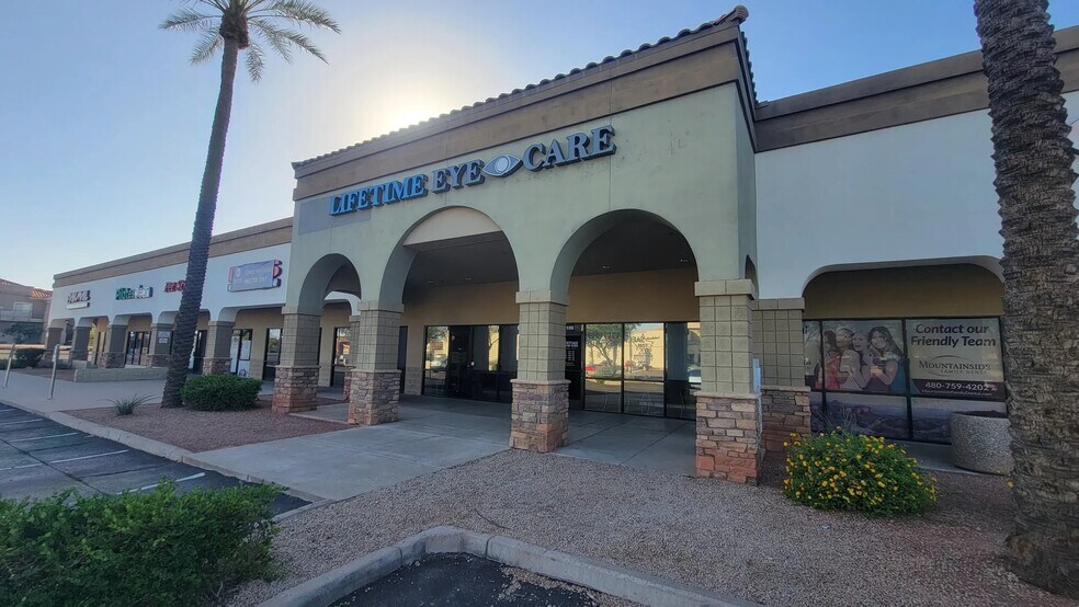 3961 E Chandler Blvd, Phoenix, AZ à louer - Photo de l’immeuble – Image 1 sur 6