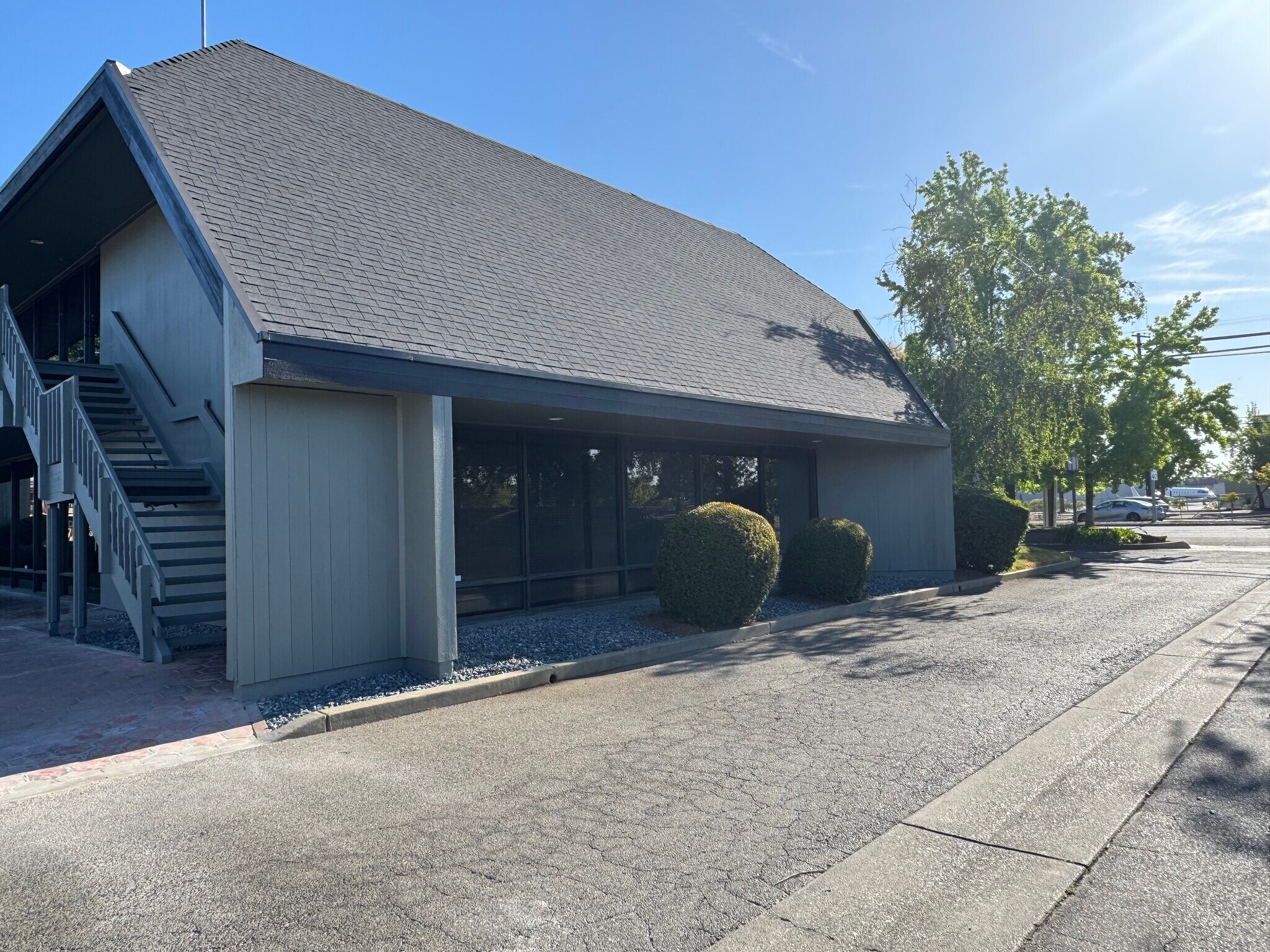 6130 Freeport Blvd, Sacramento, CA à louer Photo de l’immeuble– Image 1 sur 5