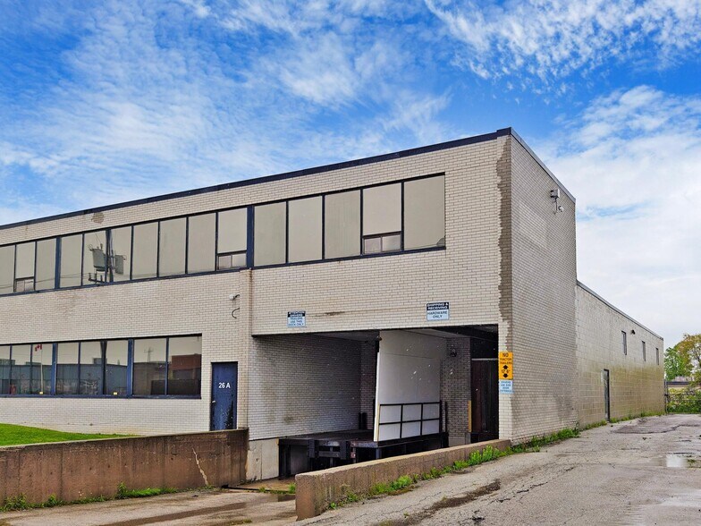26 Racine Rd, Toronto, ON à louer - Photo de l’immeuble – Image 3 sur 31
