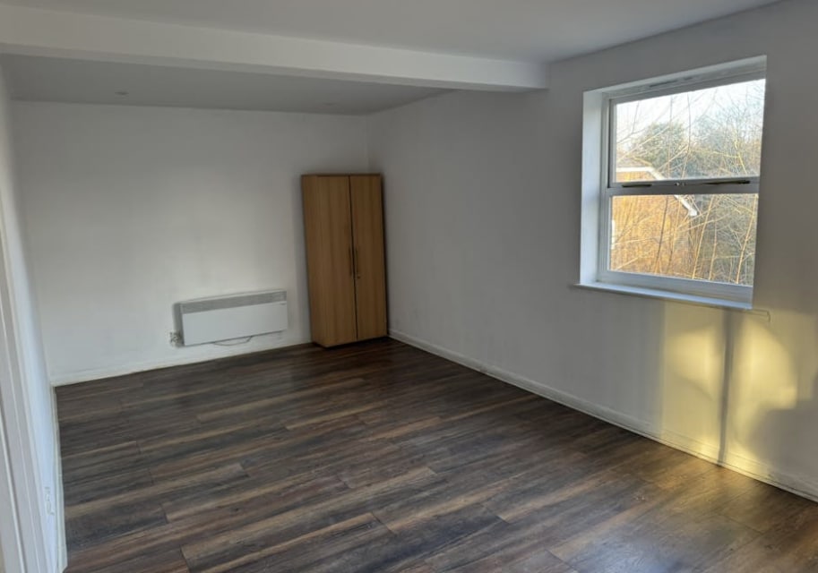 10-10B Robin Hood Rd, Woking à louer Photo intérieure– Image 1 sur 3