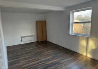 10-10B Robin Hood Rd, Woking à louer Photo intérieure– Image 1 sur 3
