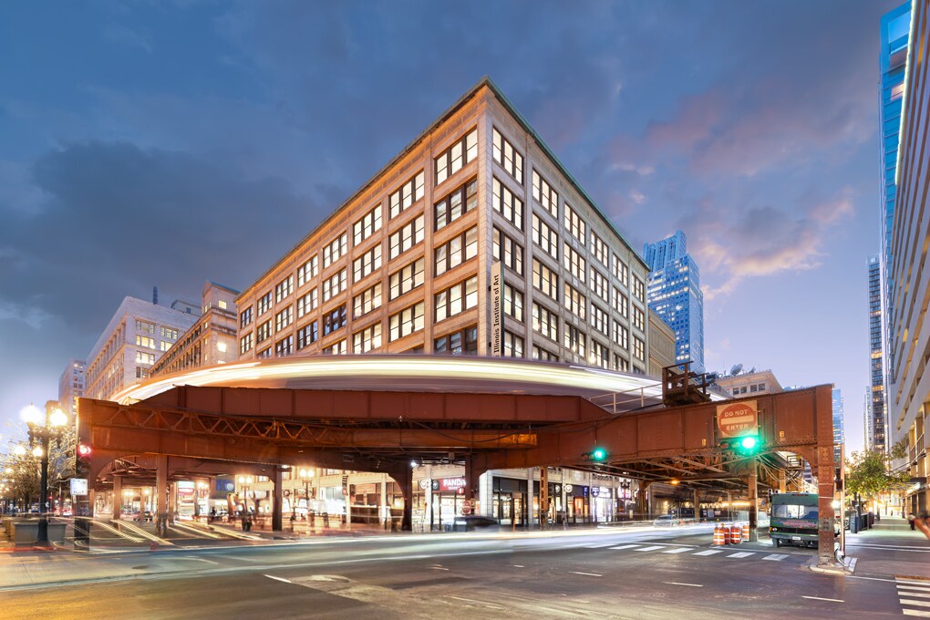 180 N Wabash Ave, Chicago, IL à louer Photo de l’immeuble– Image 1 sur 9