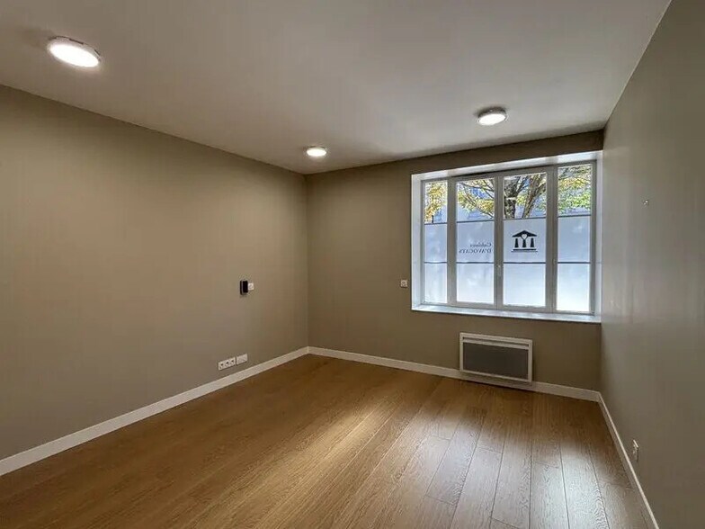 Bureau dans Bordeaux à vendre - Photo de l’immeuble – Image 3 sur 4