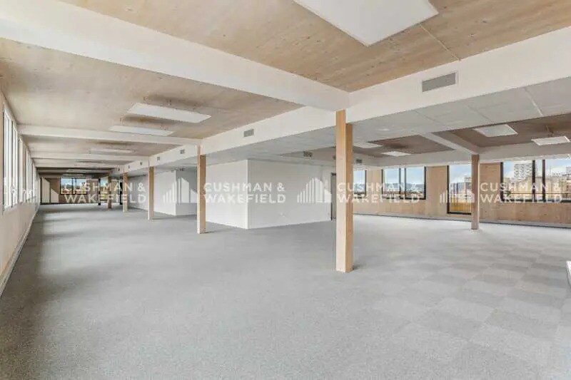 10 Place Bougainville, Marseille à louer - Photo de l’immeuble – Image 3 sur 8