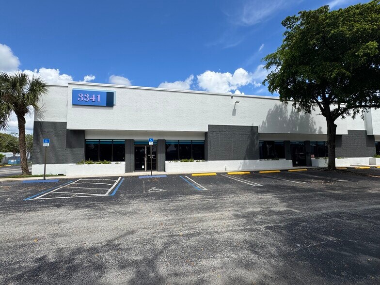 3245-3341 W McNab Rd, Pompano Beach, FL à louer - Photo de l’immeuble – Image 2 sur 22