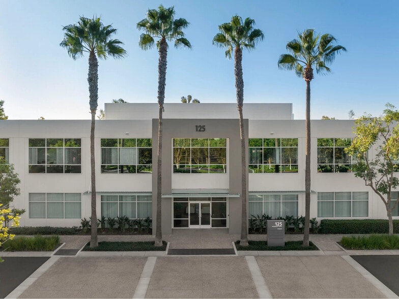 163 Technology Dr, Irvine, CA à louer - Photo de l’immeuble – Image 2 sur 4