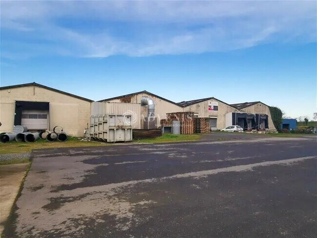 Plus de détails pour Local d’activités à vendre