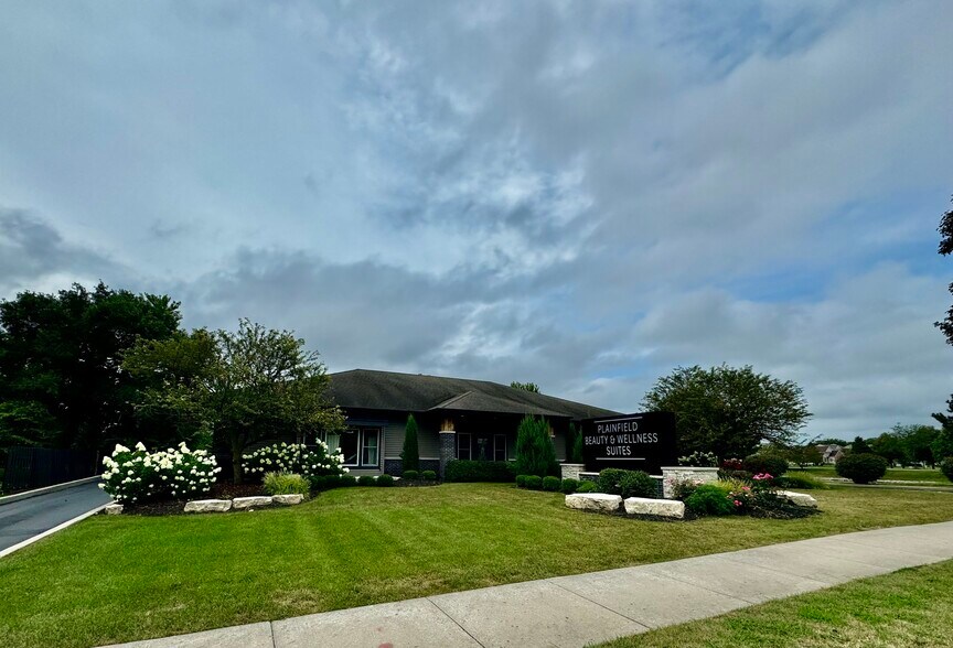 4998 Theodore St, Plainfield, IL à louer - Photo de l’immeuble – Image 2 sur 29